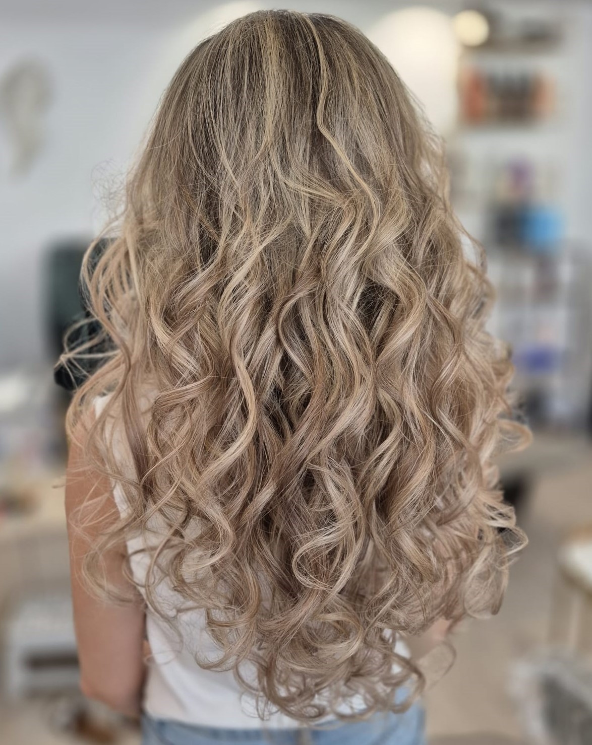 Coafură cu bucle, par lung, Erato Beauty